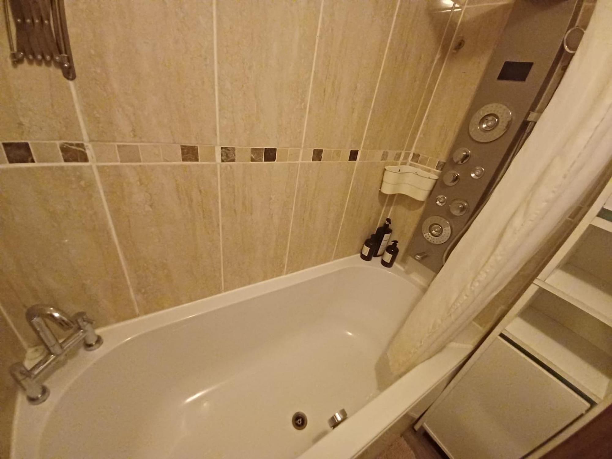The Rushdon Apartment Grays Екстериор снимка
