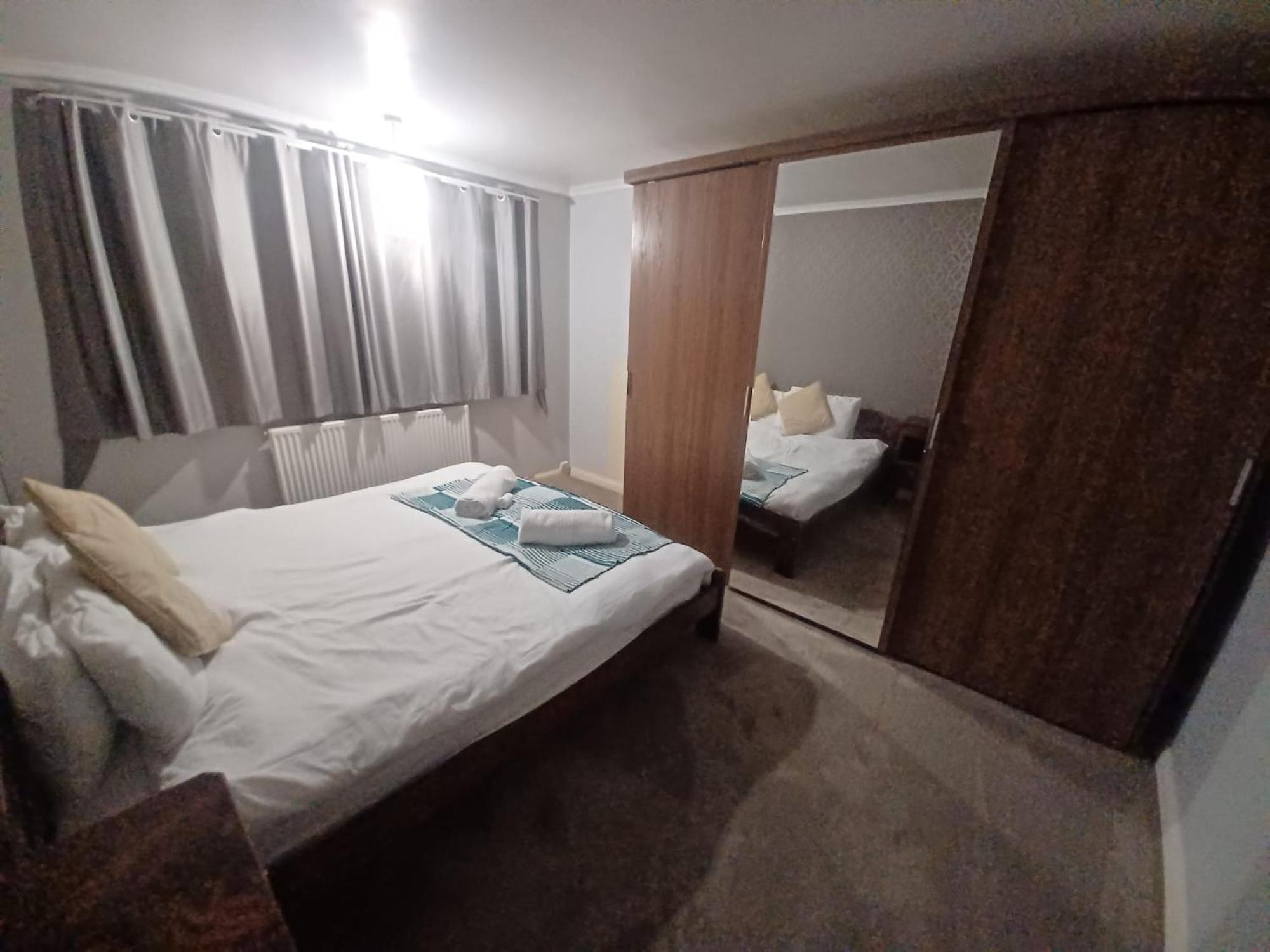 The Rushdon Apartment Grays Екстериор снимка