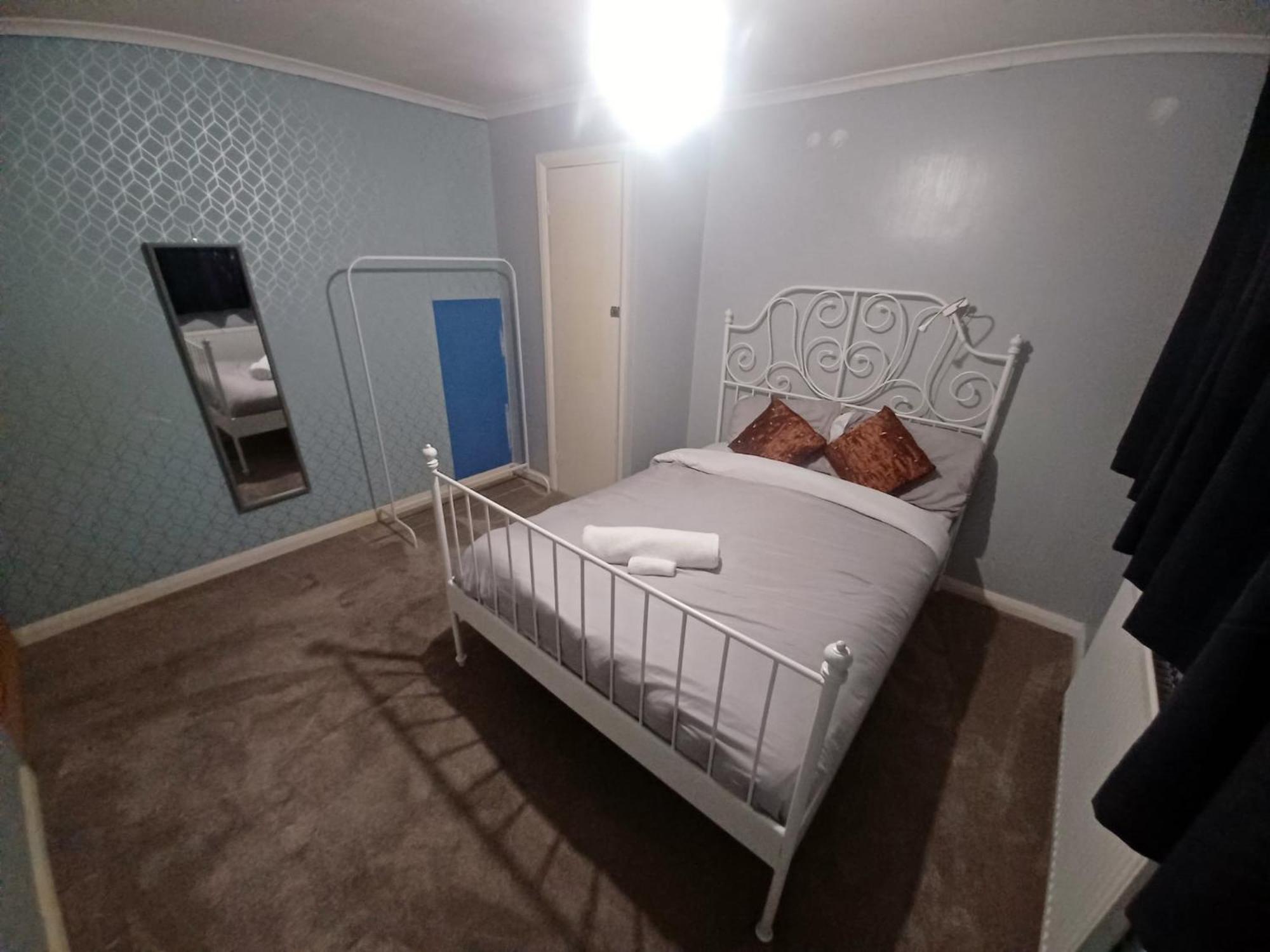 The Rushdon Apartment Grays Екстериор снимка